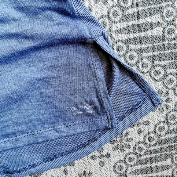 Calvin Klein Performance Blue T-shirt Medium - Picture 3 of 4